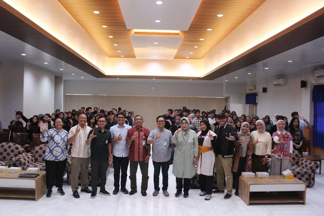 Ratusan Mahasiswa Semarang Belajar Kelola Uang dan Jurnalisme Data